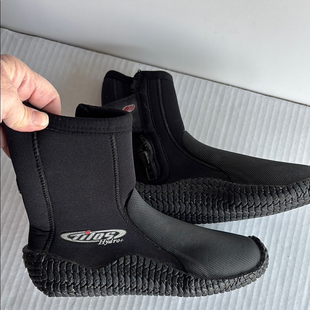 Tilos Titanium Hydro+ Zip 5mm Neoprene Scuba Boots Booties size Youth 6